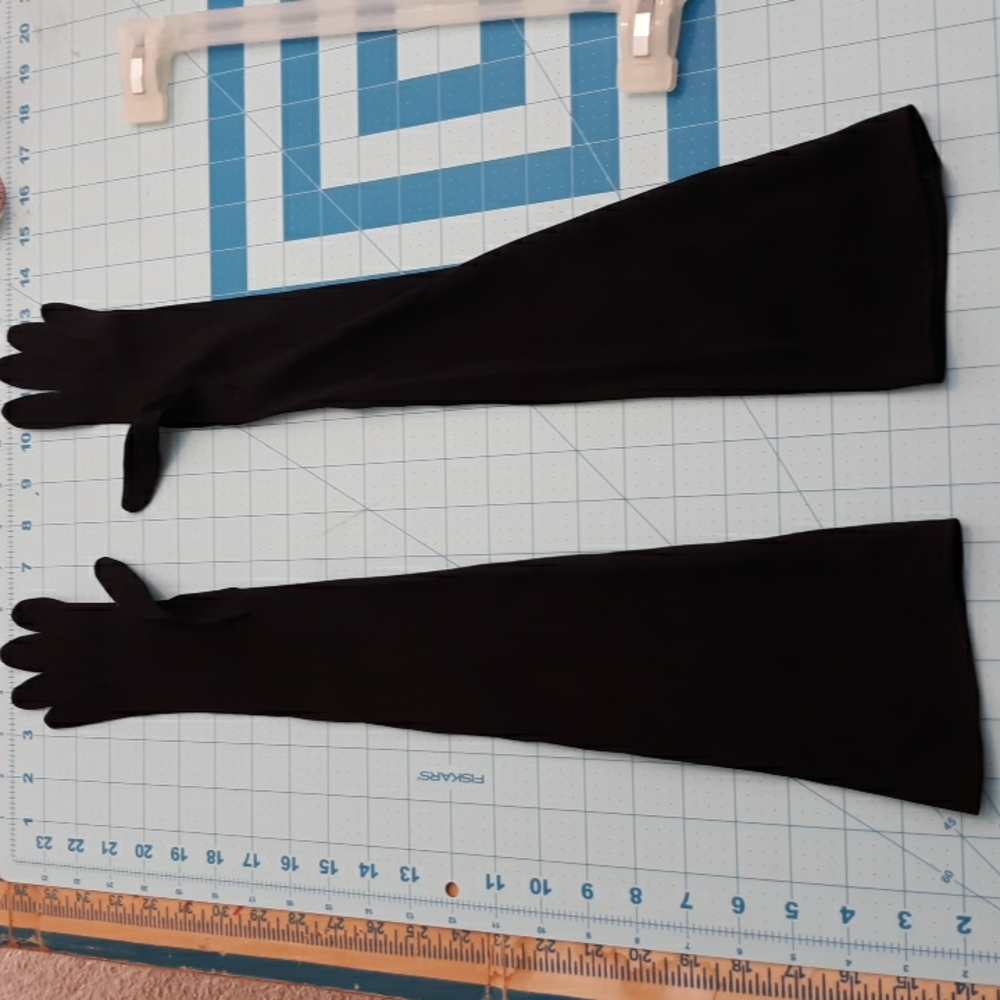 Evening gloves